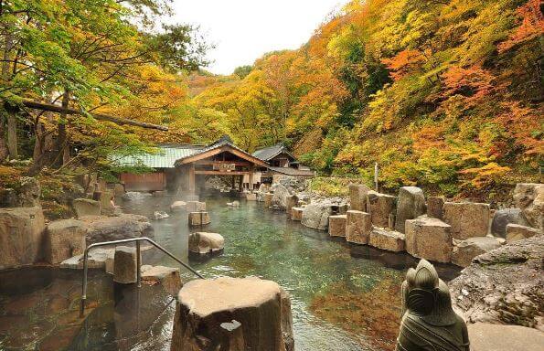 秋の宝川温泉