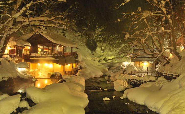冬の宝川温泉